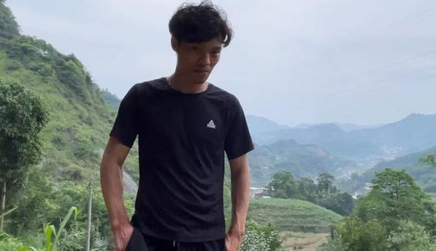 男子33年寻亲成功 家中只剩母亲