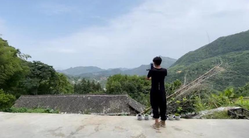 男子33年寻亲成功 家中只剩母亲