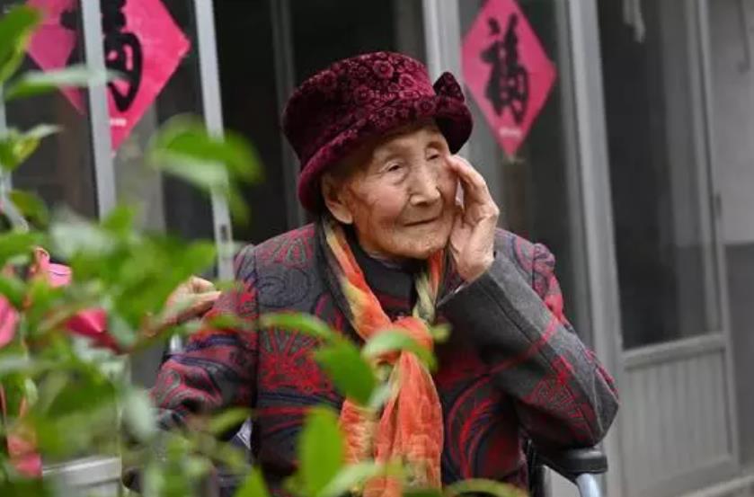 3位百岁寿星从来不养生,长寿的秘诀公布,仅在于3个字