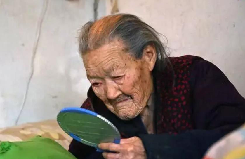 3位百岁寿星从来不养生,长寿的秘诀公布,仅在于3个字