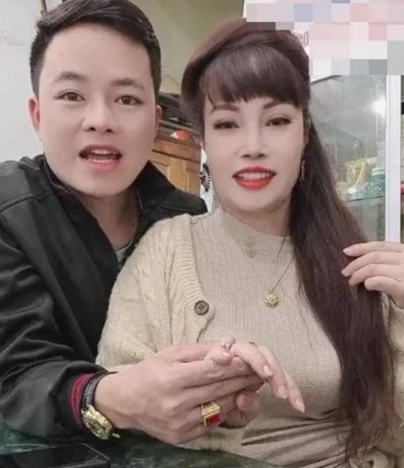 越南大妈嫁26岁小伙 结婚4年感情如初