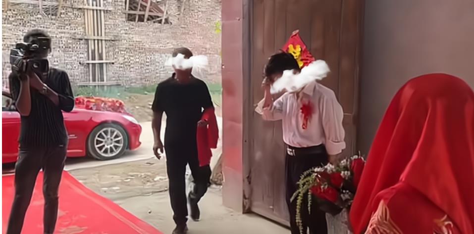 新娘临时要6万上车钱,新郎当场被气哭,最后怒摔手捧花直接离开 新娘临时要6万上车钱,新郎当场被气哭,最后怒摔手捧花直接离开