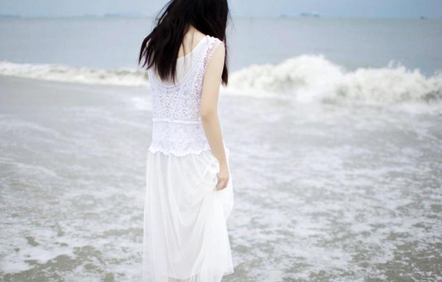 女人频繁说这些话,其实是在暗示你:她喜欢上别人了