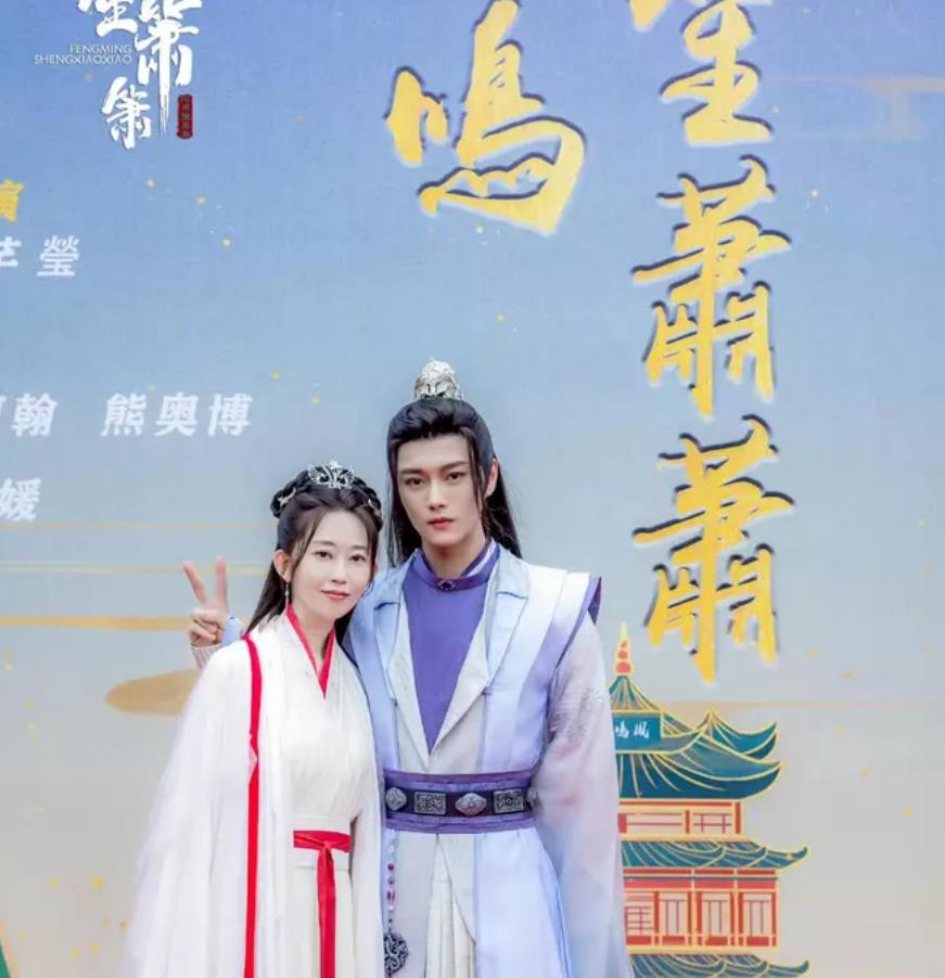 曝富婆为圆梦找小鲜肉拍戏 男方表情引热议