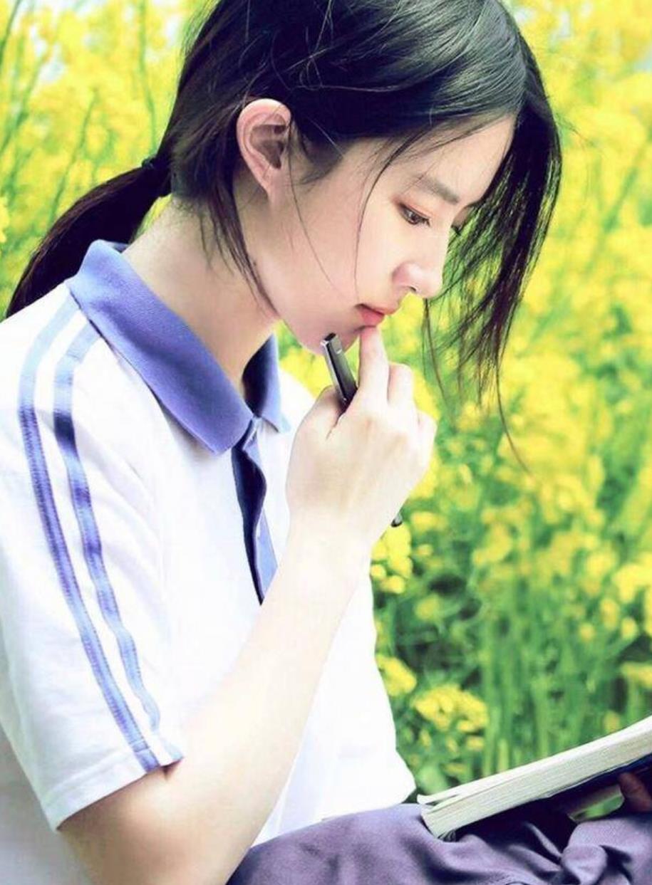 刘亦菲穿校服旧照 清纯让人心动