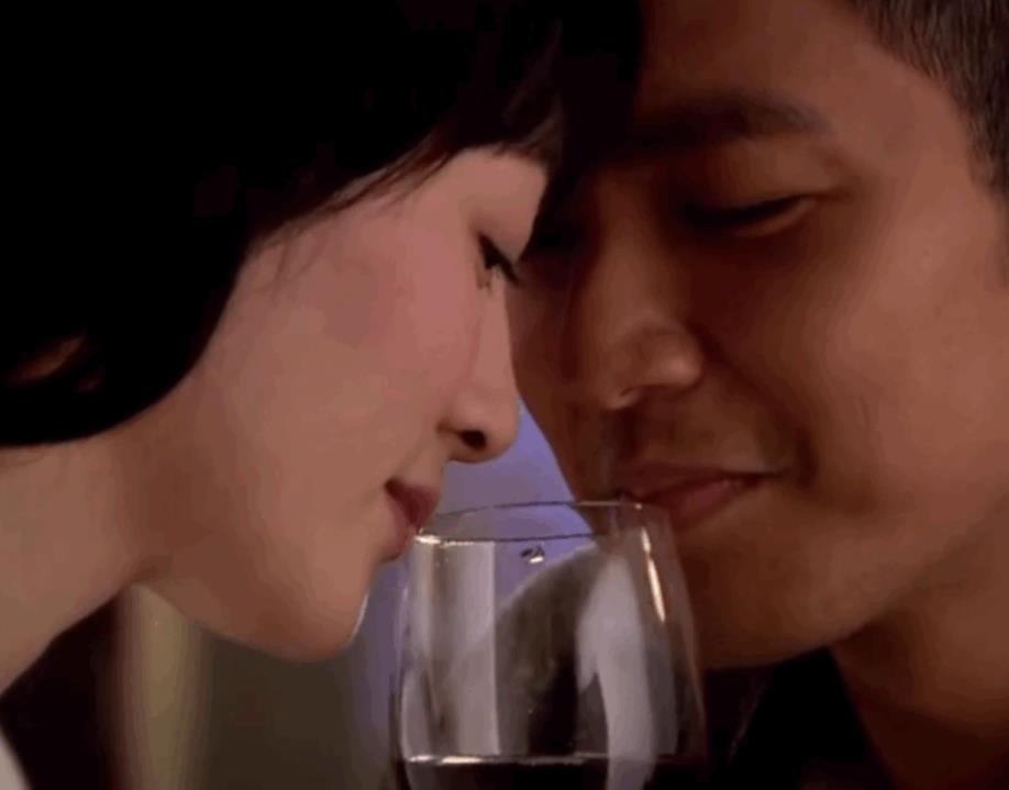 演员拍吻戏有多尴尬? 伸舌头、嘴亲红、被围观…看得观众都难为情 演员拍吻戏有多尴尬? 伸舌头、嘴亲红、被围观…看得观众都难为情