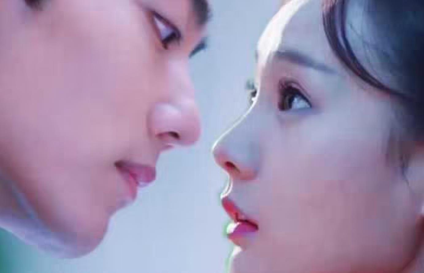 演员拍吻戏有多尴尬? 伸舌头、嘴亲红、被围观…看得观众都难为情