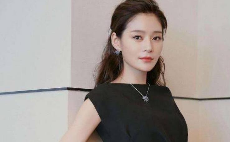 Q因为长得太帅,妻子倒追五年才得手,婚后两人生活甜蜜!