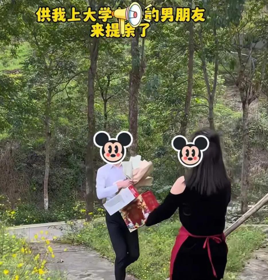 供女友上完大学的男孩来提亲了,女子:我们都等着对方! 供女友上完大学的男孩来提亲了,女子:我们都等着对方!