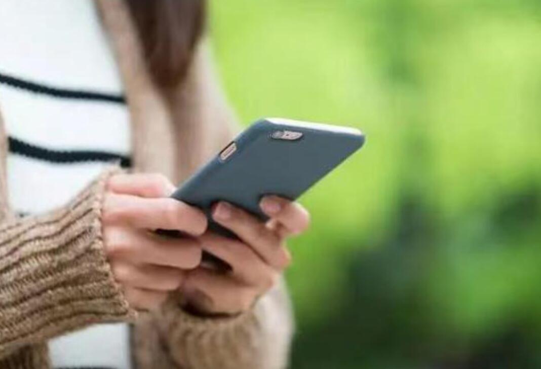 女人想你了,微信聊天时,会频繁发以下“三个字”